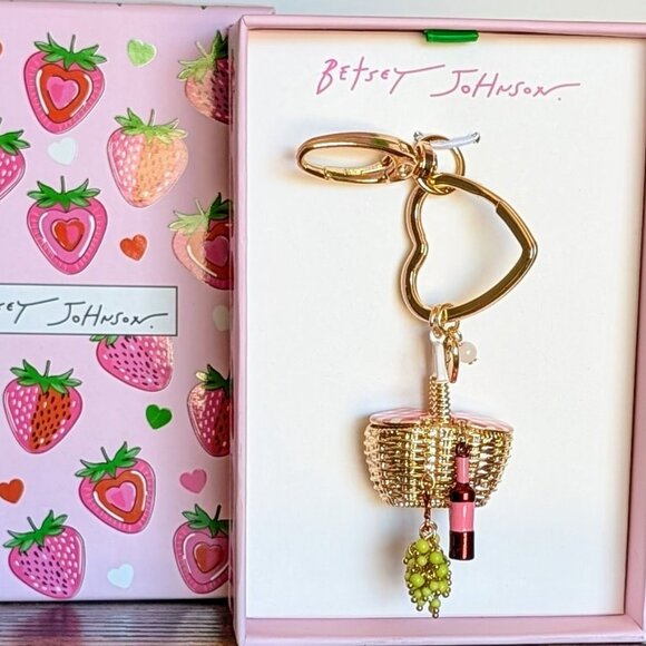 Betsey Johnson Accessories - NWT Betsey Johnson Picnic Basket Wine Grapes Bag Charm 🍇🍷